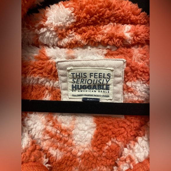 American Eagle sherpa zip up sweater. Size Medium.  
Fits M/L - Picture 8 of 10